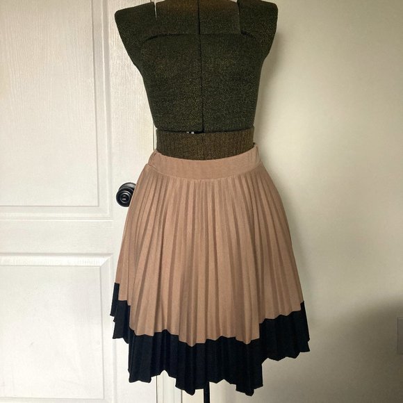 ModCloth Cupcake Liner Skirt, Size M - Picture 1 of 4
